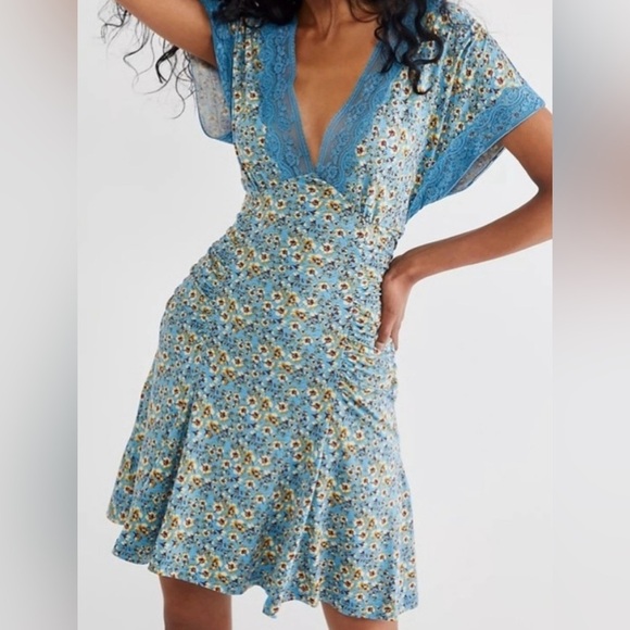 Free People Sweet Talker Floral Lace Mini Dress size Medium Blue - Picture 1 of 7
